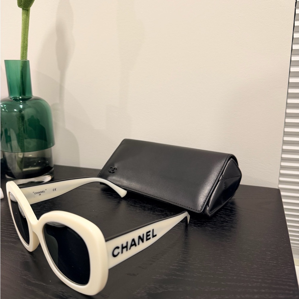 CHANEL Black and Cream Sunglasses - Picture 3 of 7